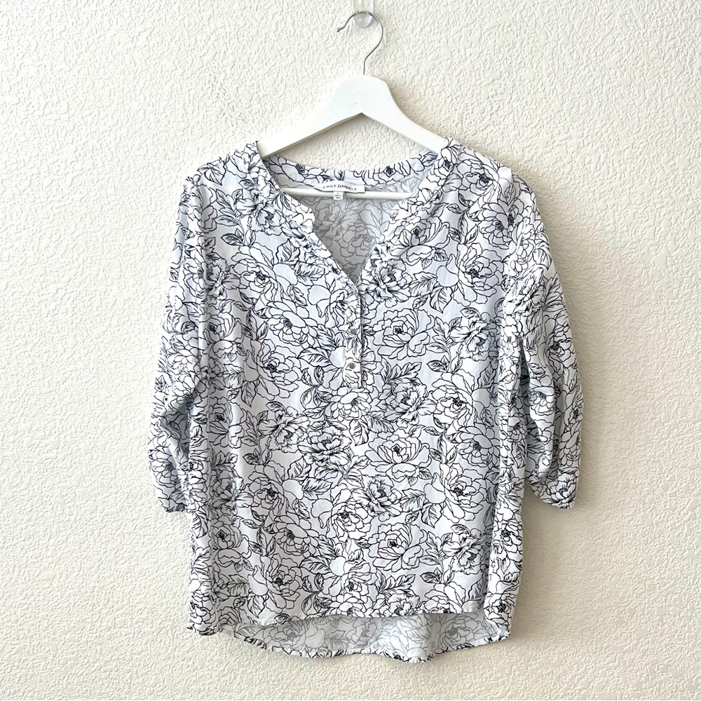 Emily Daniels Large Black and White Flower Three Quarter Sleeve Blouse Shirt